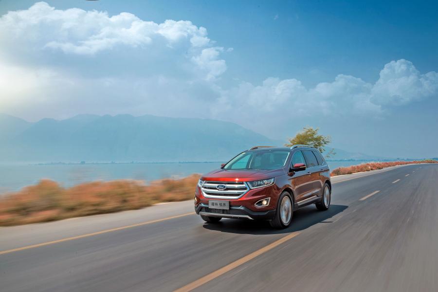  Ford Edge Titanium 2015 года  (CN) (фото 13 из 18)